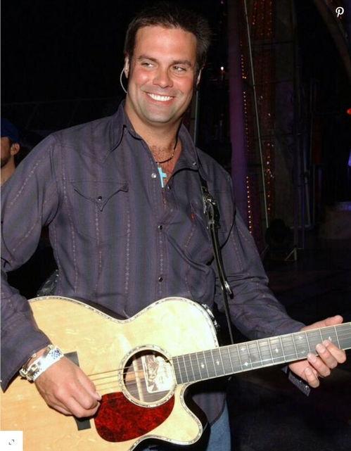 2001年去世的明星,缅怀2001年陨落的璀璨明星